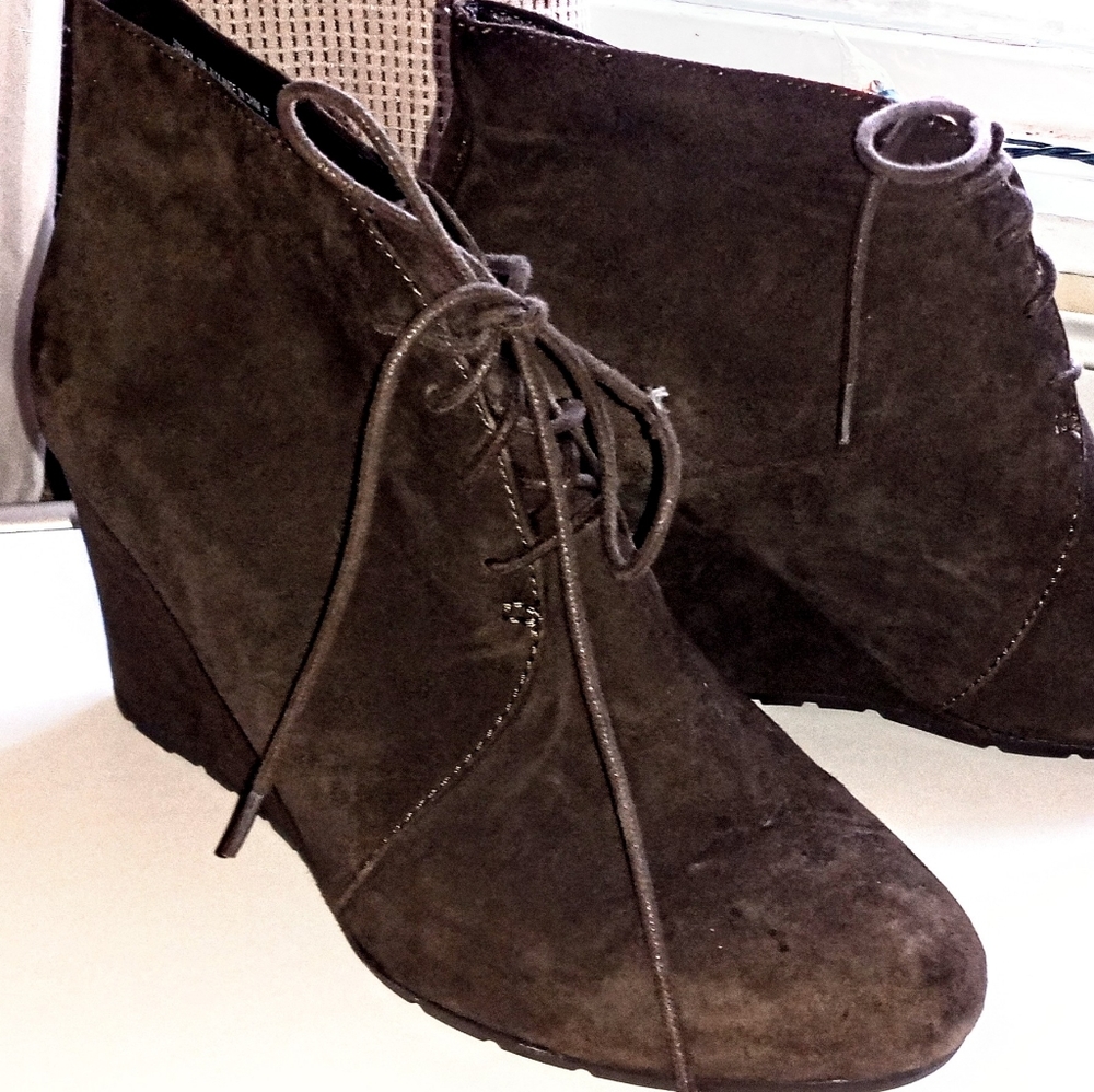 CLARK'S WEDGE SUEDE BOOTIE SZ.10